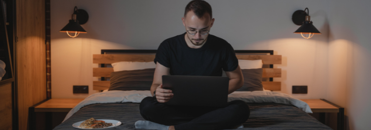 Corona: Student im Homeoffice - Bild
